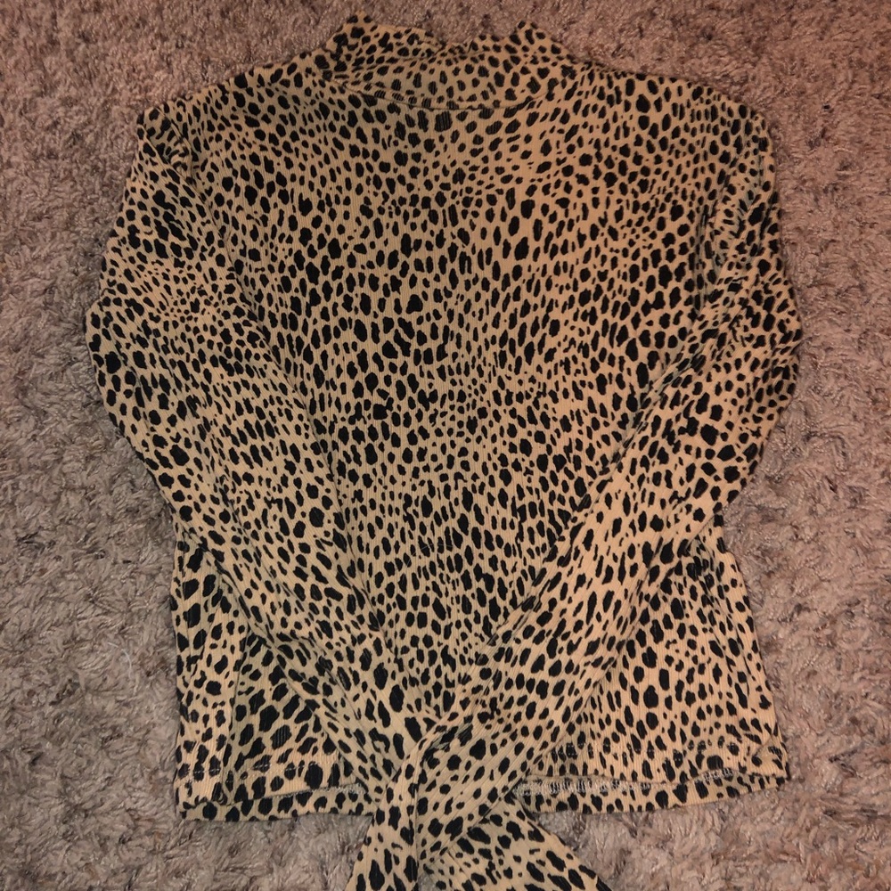 BRANDY MELVILLE CHEETAH TURTLENECK